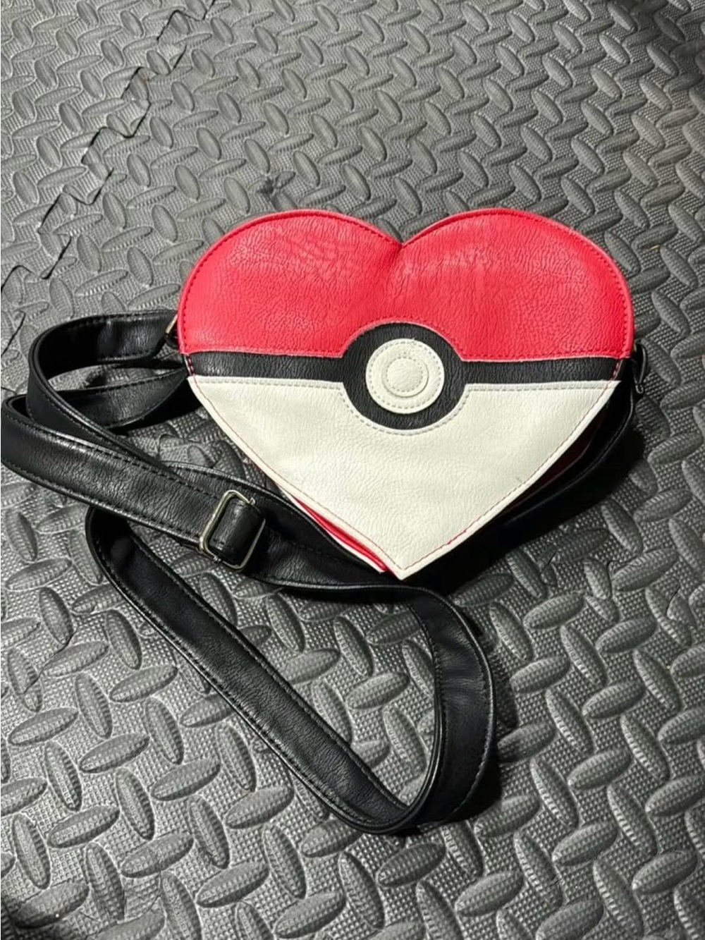LOUNGEFLY POKEMON | Pokeball Heart Handbag